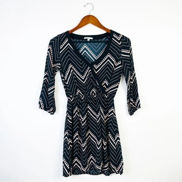 CHARLOTTE RUSSE Black Zig Zag Surplice Dress Size‎ Small - Picture 1 of 5